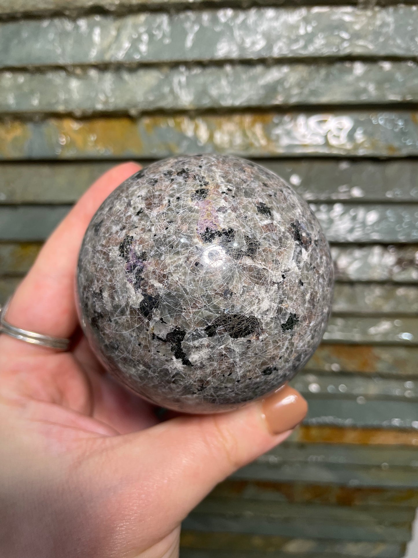 Larkivite sphere