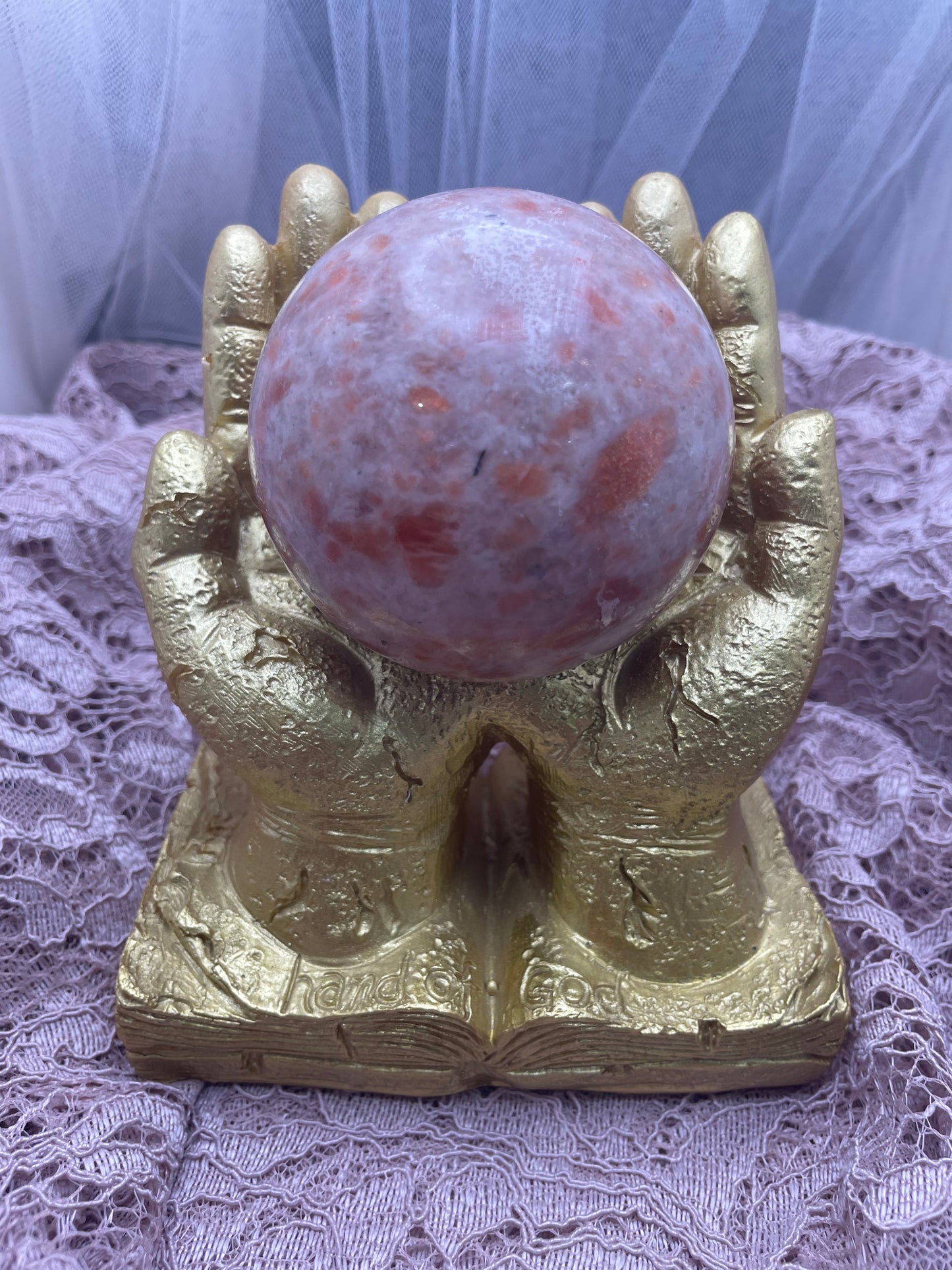 Hands sphere stand