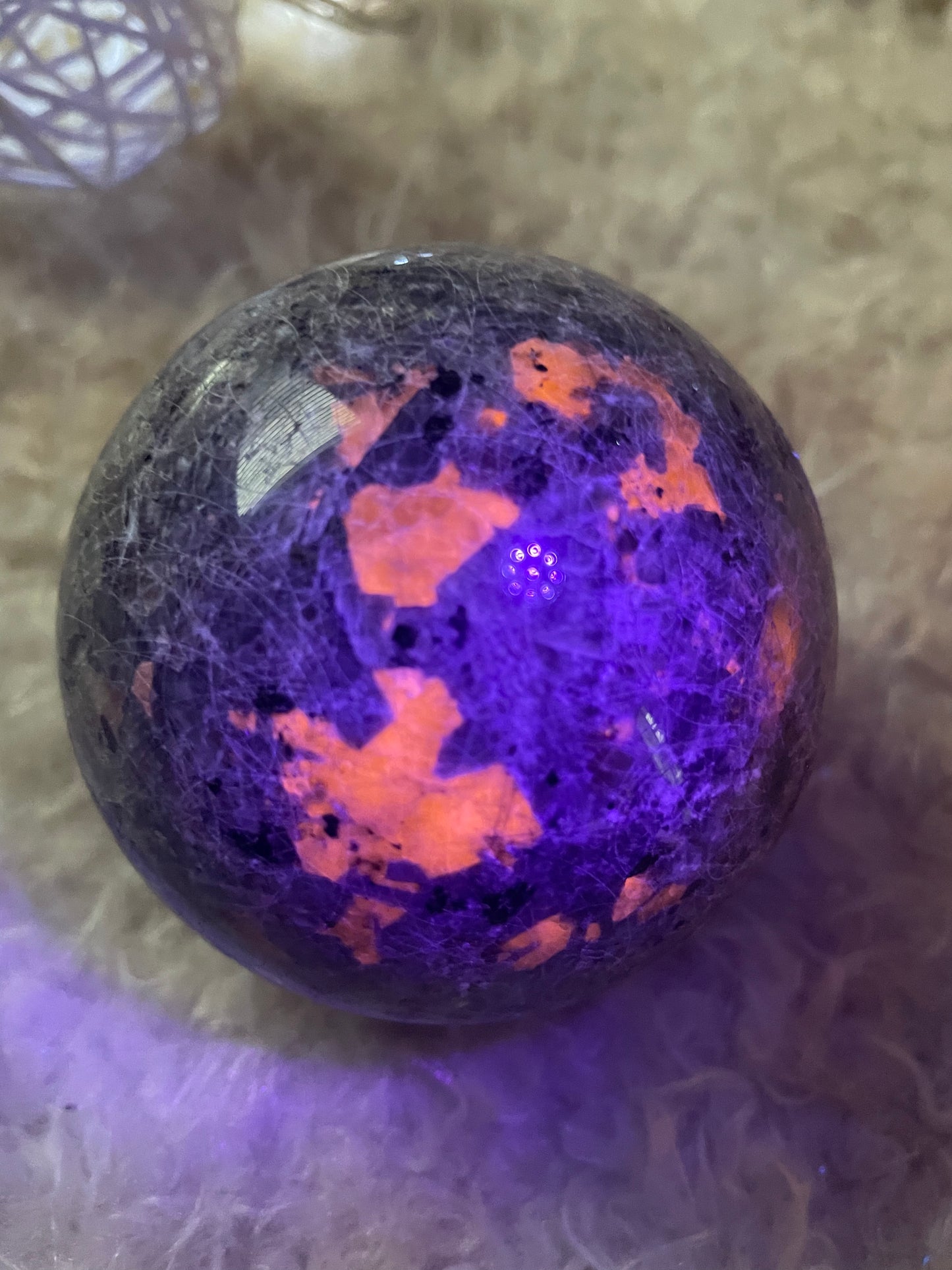 Larkivite sphere