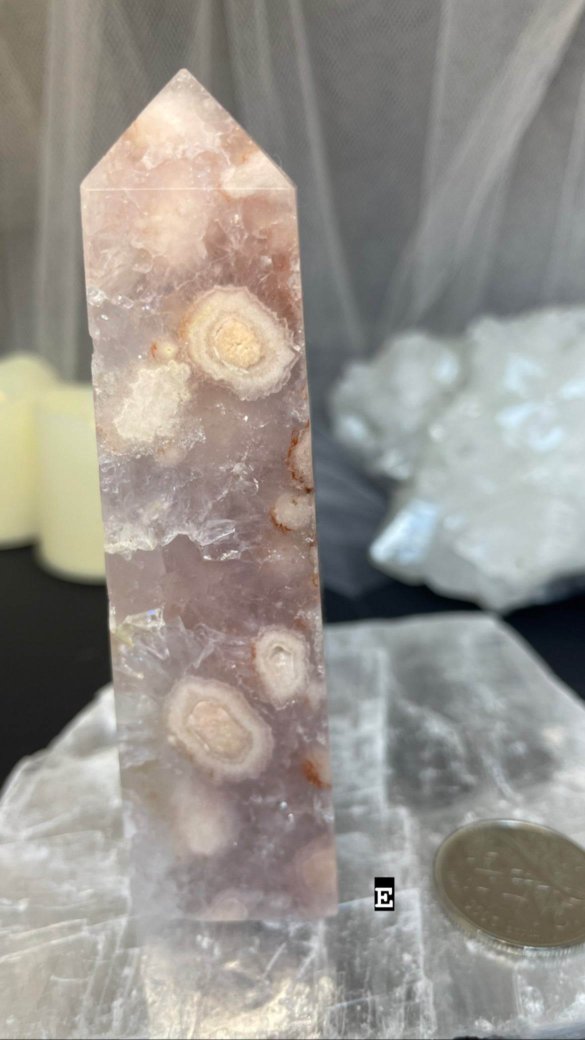 Flower agate in Quartz towers