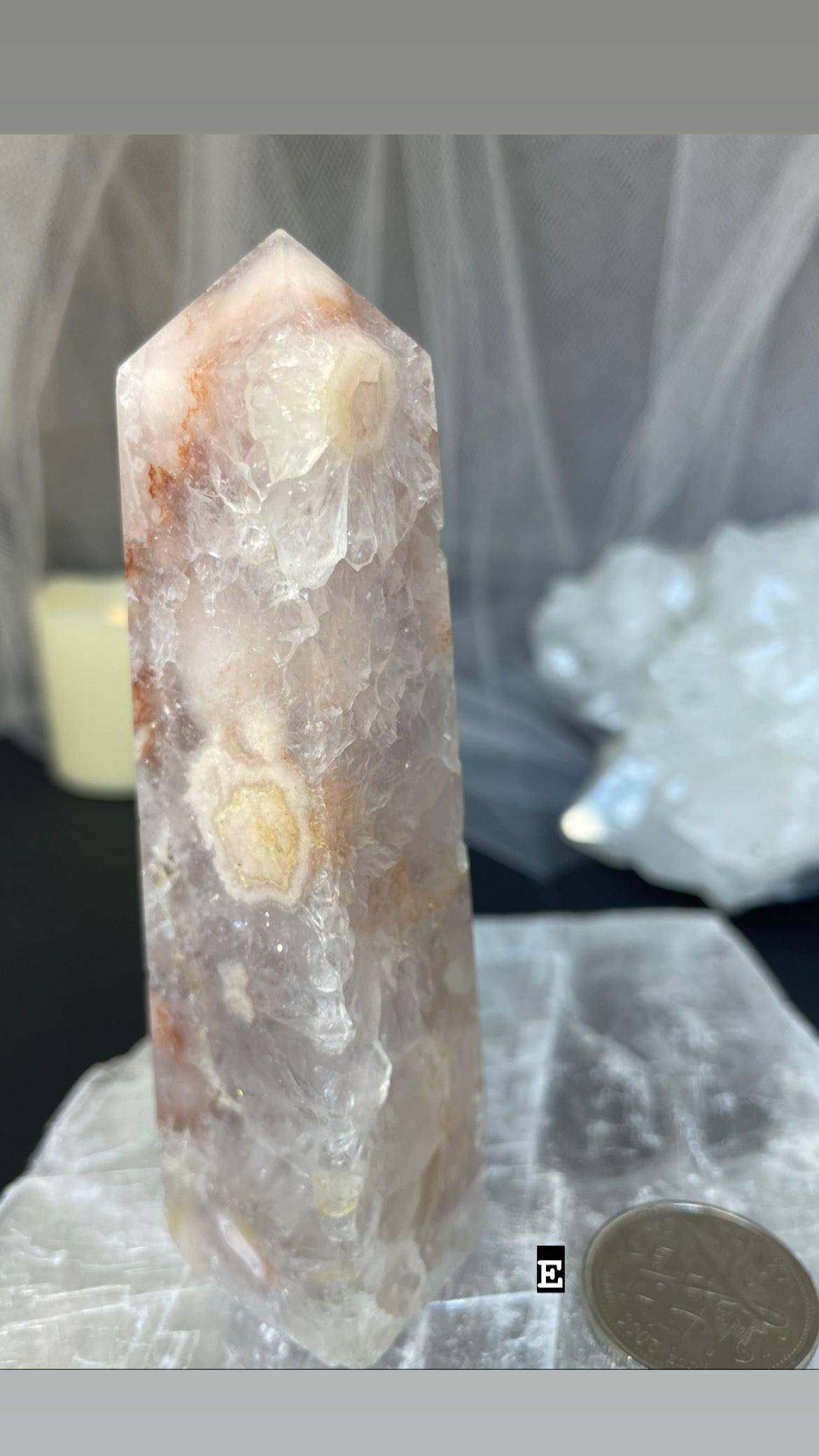 Flower agate in Quartz towers