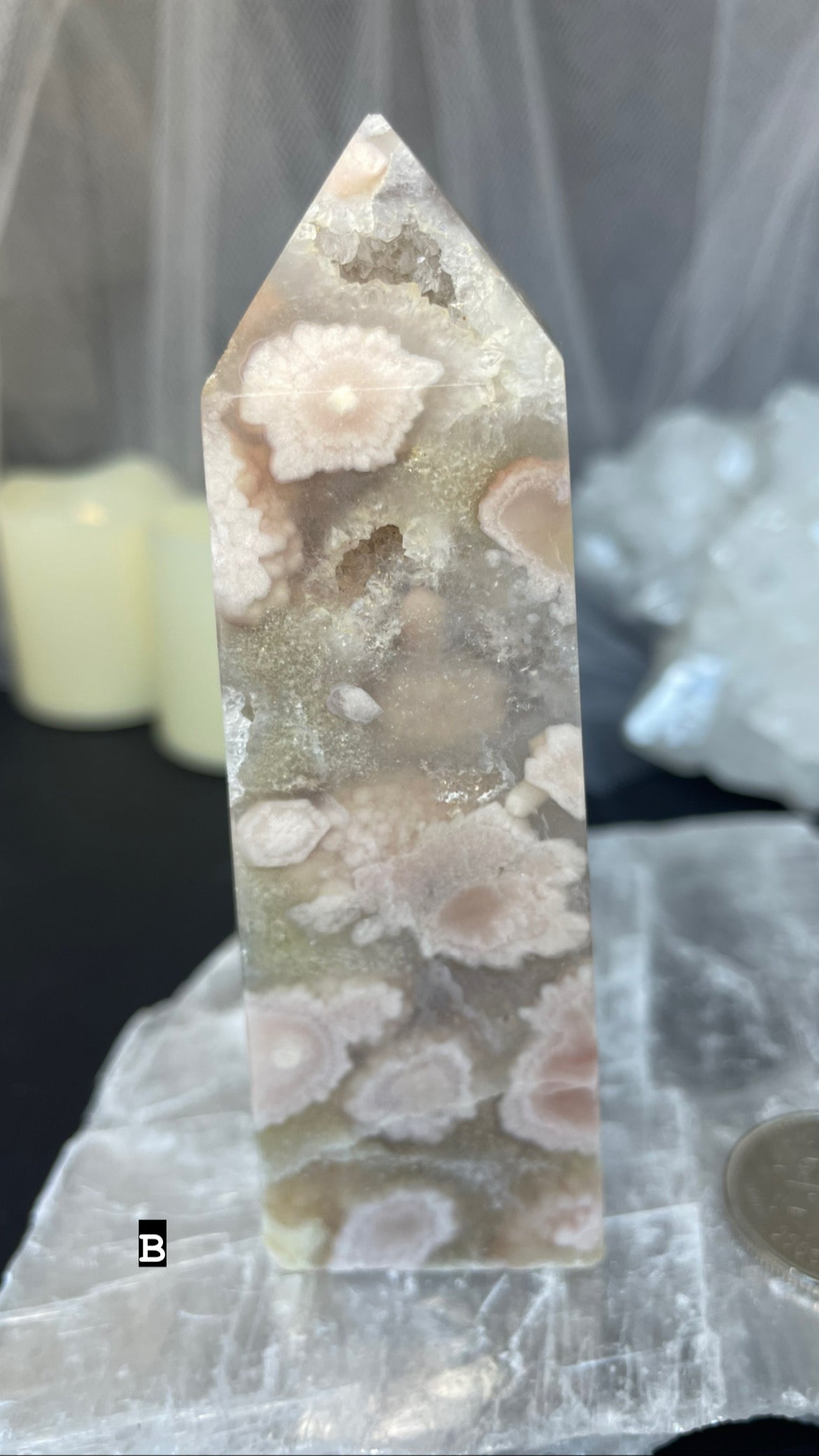 Flower agate in Quartz towers